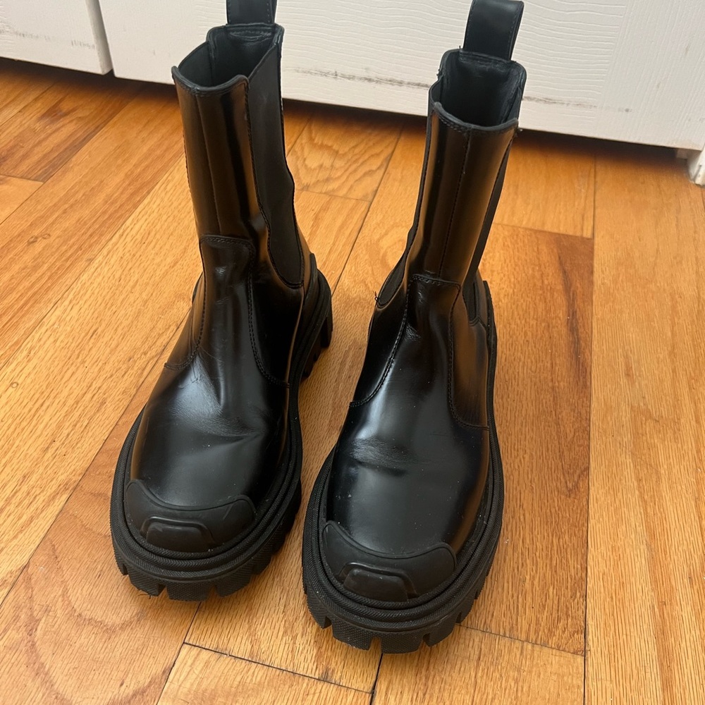 Dolce & Gabbana size 36 boots